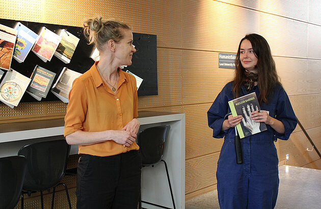 Fannie och handledare Moa. Foto.