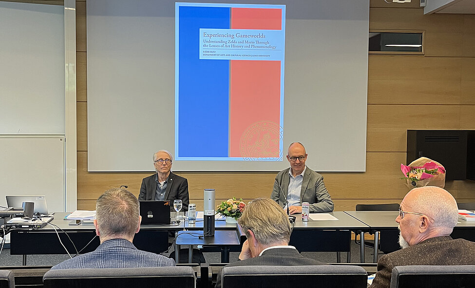 Björn och opponenten vid disputationen. Foto.