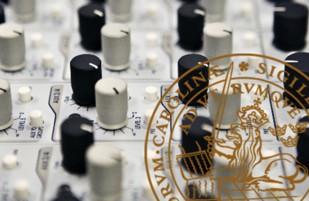 Mixerbord i närbild. Foto.