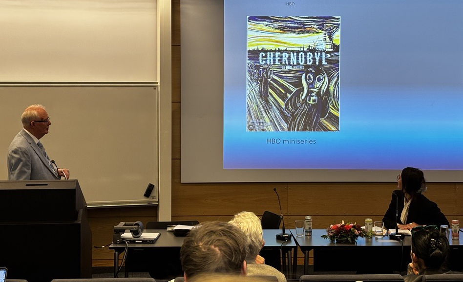 Fannie och opponenten vid disputationen. Foto.